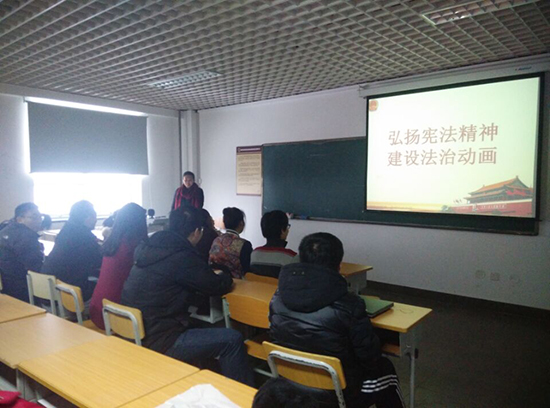 电影学院同学学习宪法.jpg