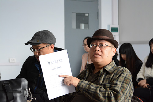 7. 李宝林教授认真指导毕业生开题答辩_副本.jpg