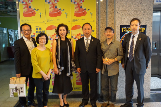 我校考察团与台湾艺术大学设计学院院长许杏蓉、多媒体动画艺术学系主任张维忠合影留念.png