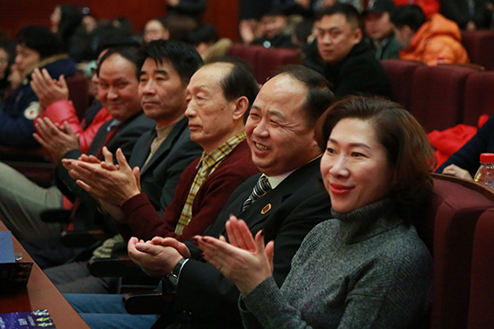 1校领导观看大会及演出(唐管华 摄).jpg