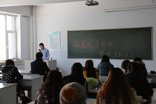 文管产业管理学院学习宪法精神.jpg