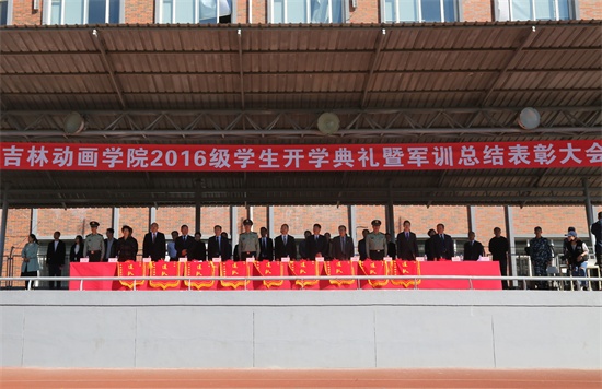 学校领导出席大会(邓思捷 摄).jpg