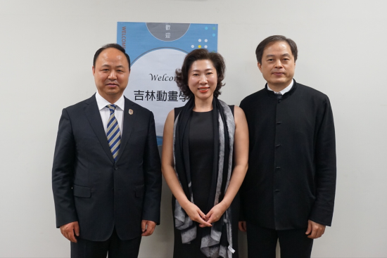 我校董事长、校长郑立国及副董事长、副校长刘欣与台湾艺术大学校长陈志诚合影留念.png