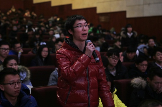 _学生现场提问.JPG