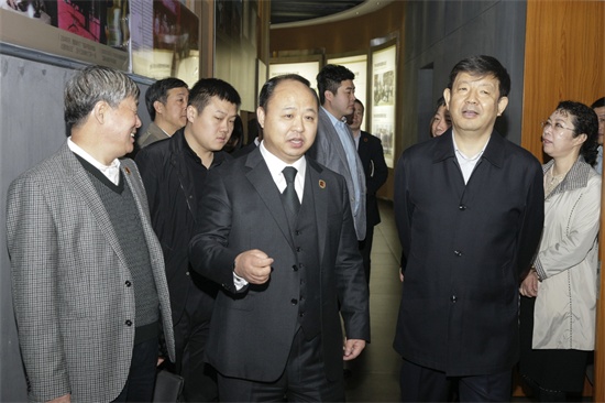 3省政协副主席支建华一行参观我院校史馆.jpg