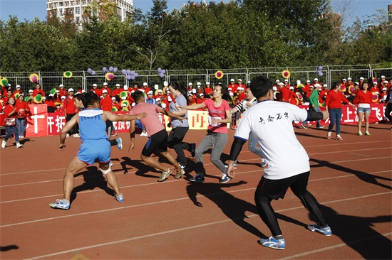 接力赛跑比赛(刘子铭 摄).JPG