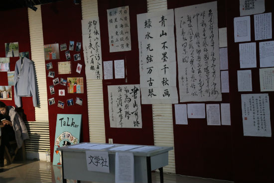 444文学社作品展(张佳辉 摄).jpg