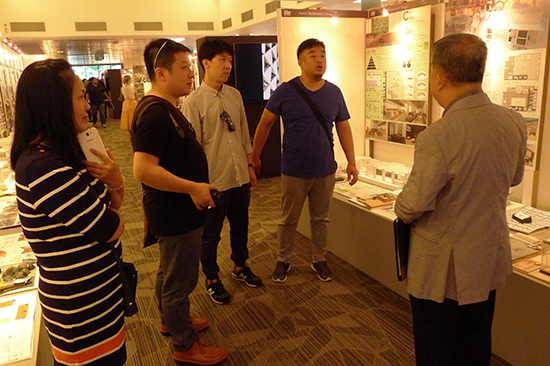 参观淡马锡理工学院设计学院毕业设计展.jpg